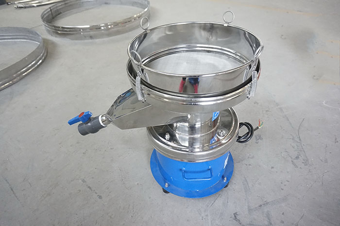 450過濾篩出料口處加裝閥門裝置，便于控制物料的出料量。