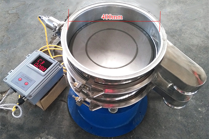 小型振動篩采用彈跳球?yàn)榍寰W(wǎng)裝置,清網(wǎng)效果好。